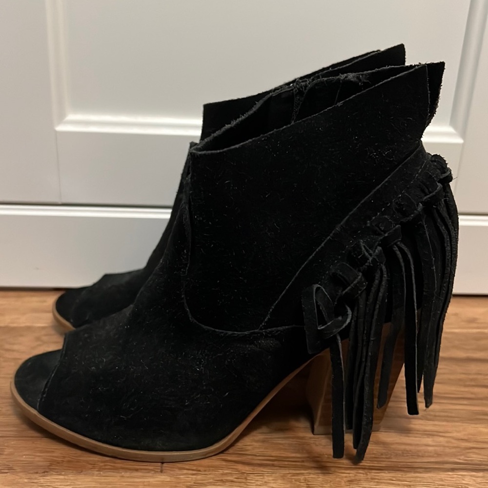Marc fisher suede booties w/fringe size 6.5